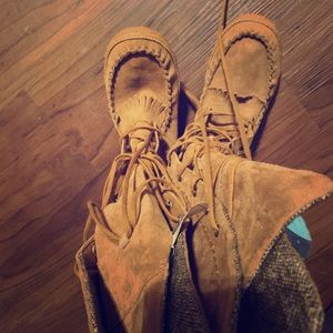 UGG SUEDE LACE UP MOCCASINS